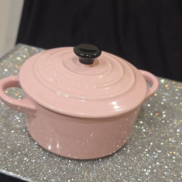 Le Creuset Mini Round Cocotte- Chiffon Pink - Picture 6 of 9